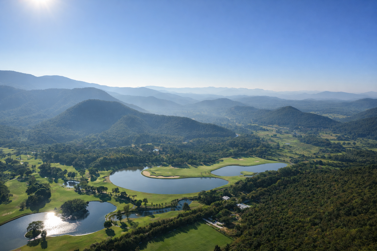空中俯瞰高尔夫球场